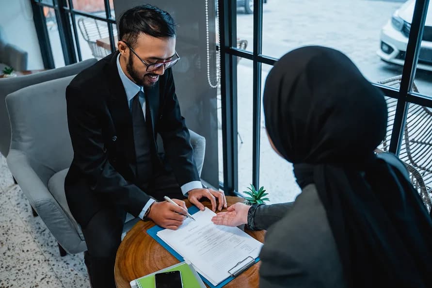 Choosing between a free zone, mainland and offshore company in Dubai